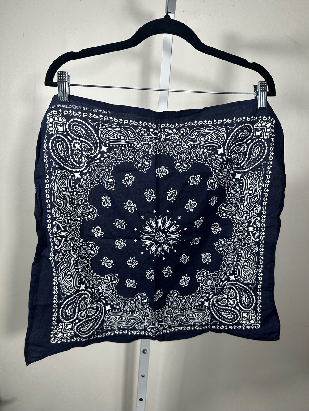 M25. Vintage Hav-A-Hank Navy Paisley Bandana RN 15187 Made in USA Cotton
